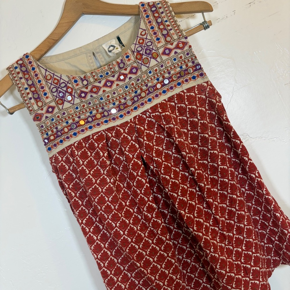 Akemi + Kin Boho Embroidered Mirror Artsy Sleeveless Top‎ Red White Small